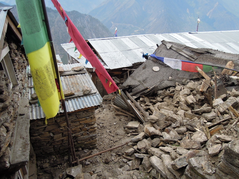 Zemětřesení poničilo většinu budov
