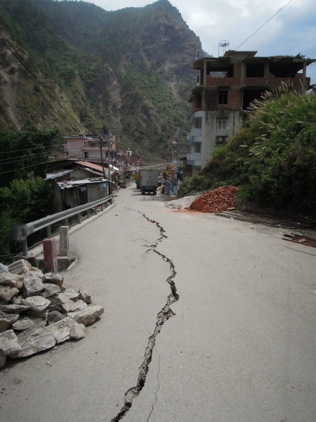 Silnice zasažená zemětřesením