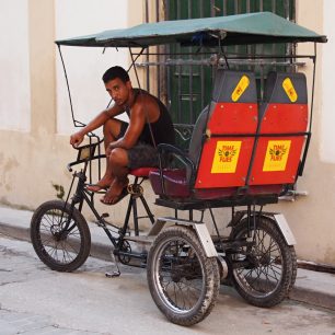Doby, kdy Bicitaxi  sloužilo za CUP pouze pro Kubáncům, jsou již pryč.