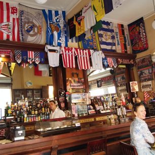 Soukromý sport bar  - možná se za Kubánským majitelem skrývá slavný fotbalista.