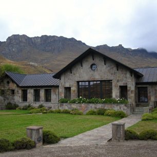 Vila postavená z místního kamene v NP Patagonia, Chile
