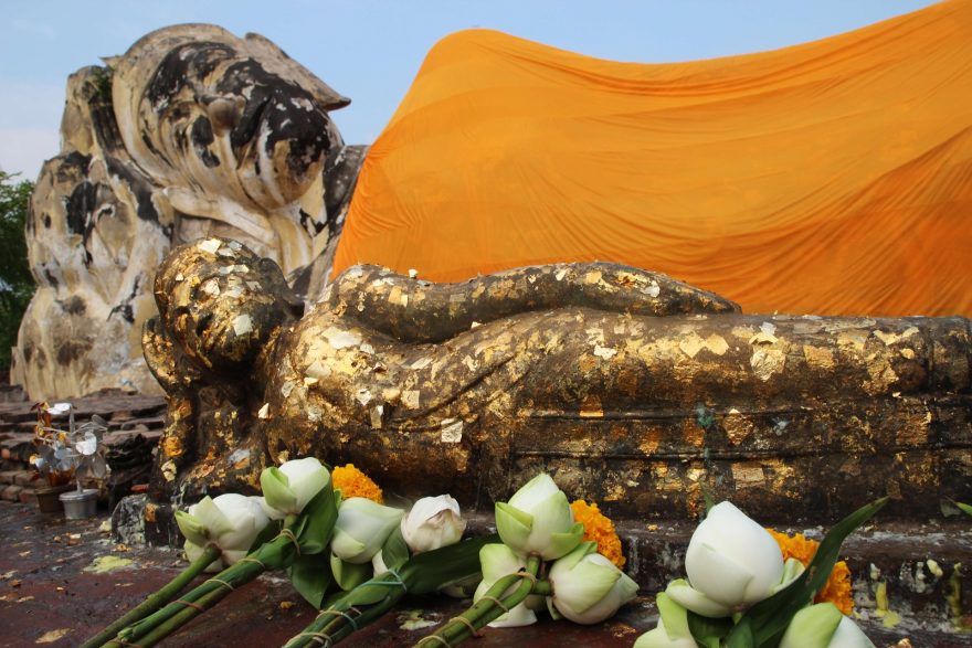 42 metrů dlouhý ležící Buddha