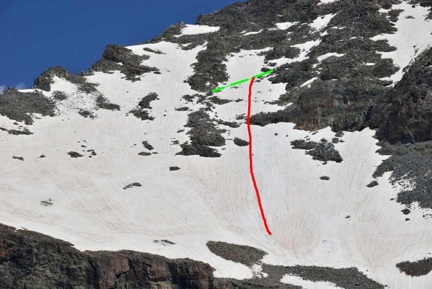 Sněhové pole, kde došlo k pádu - trasa pádu, hora Kačkar, Turecko