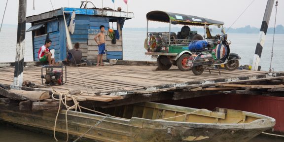 Plavba po řece Nam Ou aneb Laosem v pyžamu