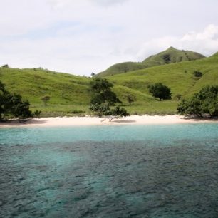 Ping beach, nebo-li Růžová pláž – název dostala od růžového zbarvení písku díky červenému korálu.