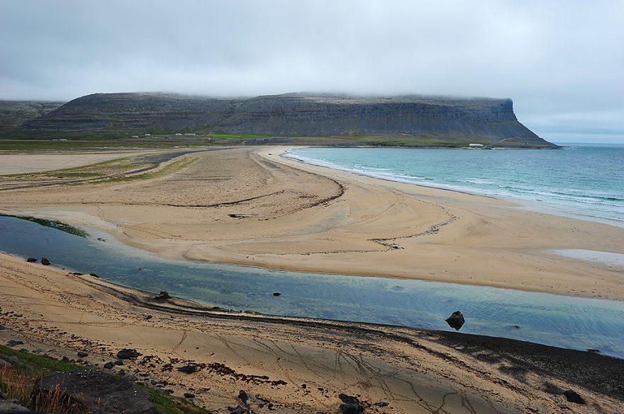 Písčité pláže na severozápadním pobřeží Islandu
