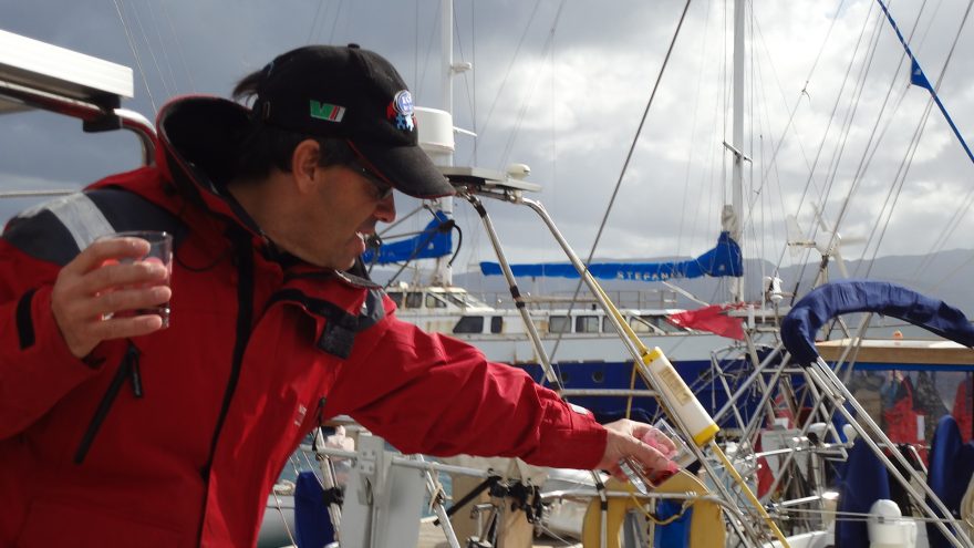 Před každou plavbou se provádí obřad – přípitek Neptunovi aby se plavba vydařila a Neptun nám byl nakloněn. 