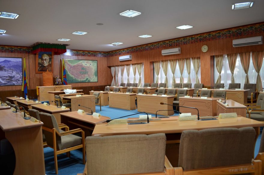Zasedací sál tibetského parlamentu.