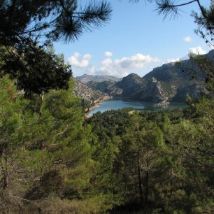 jezero Embassament des Gorg Blau