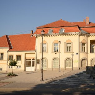 Sídlo českého svazu, českého týdeníku Jednota a také české etnické sbírky přímo na daruvarském náměstí