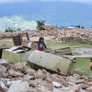 Lidé v oblasti Gorka poblíž epicentra zemětřesení.