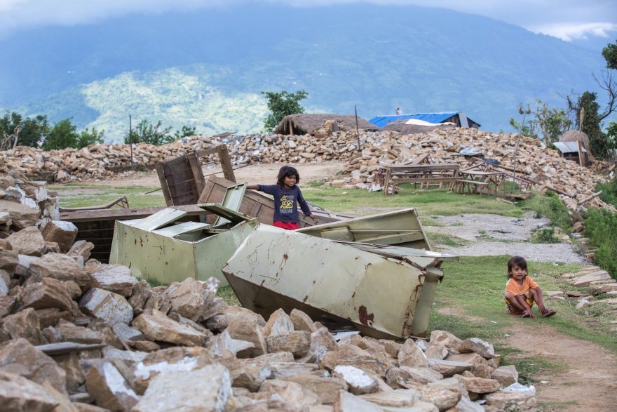 Lidé v oblasti Gorka poblíž epicentra zemětřesení.