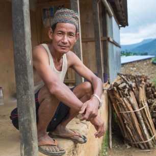 Lidé v oblasti Gorka poblíž epicentra zemětřesení.