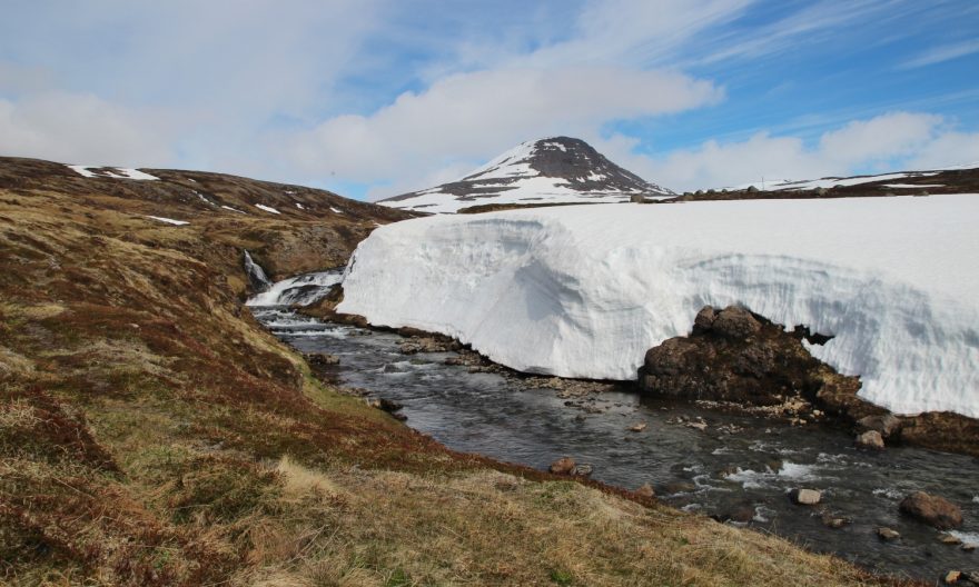Některá místa jsou ještě pokrytá sněhem.