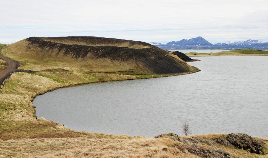 Pseudokráter na jihu jezera Mývatn.