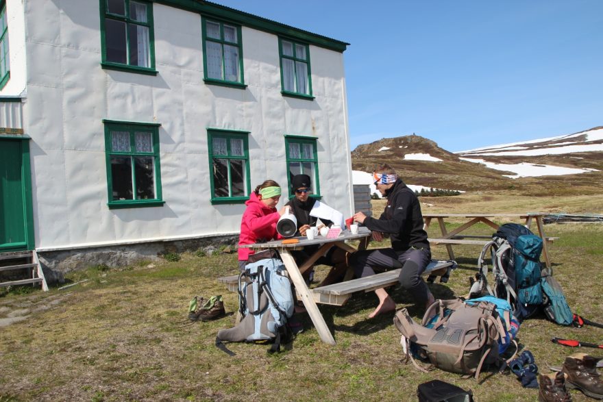 V Hesteyri najdete jedinou možnost si něco zakoupit. Doporučuji kávu a palačinku.