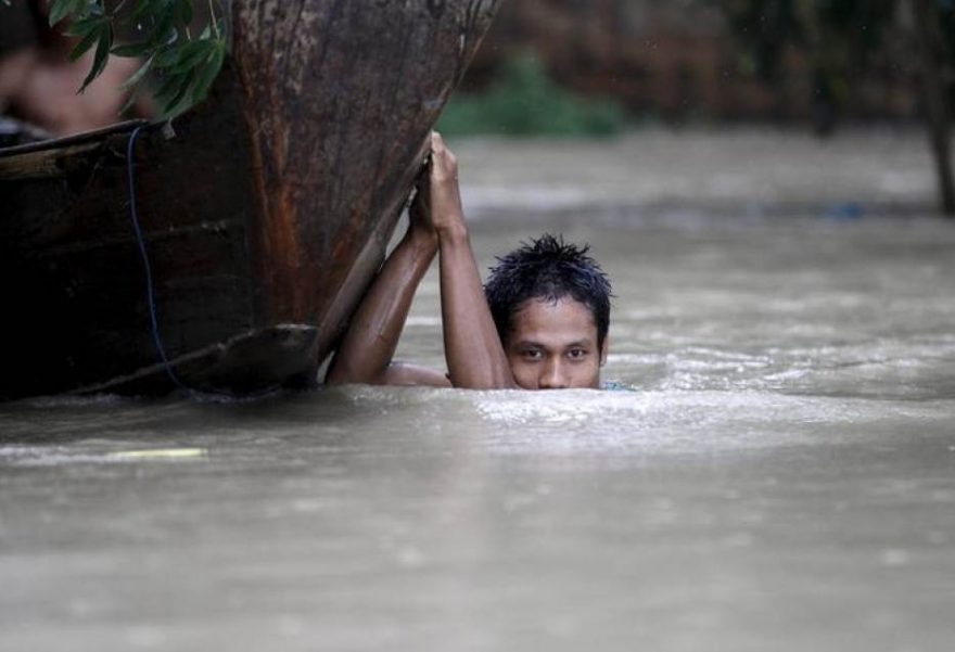 Povodně v Barmě zasáhly milion lidí. Statisíce lidí přišly o střechu nad hlavou.