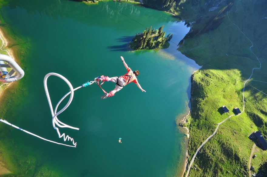 V Interlakenu můžete vyzkoušet i bungee jumping