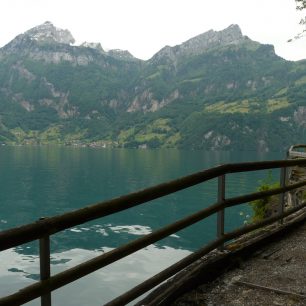 Pobřeží Lucernského jezera
