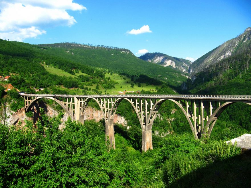 Pět pověstných oblouků Djurdjevićova mostu