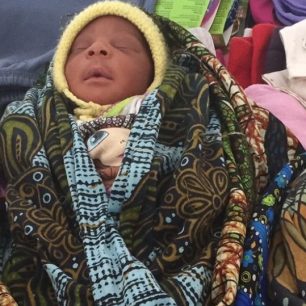 Čerstvě narozená trojčátka