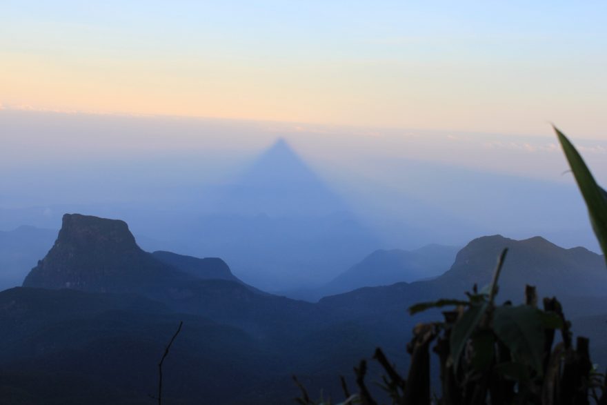 Posvátný stín Adam's Peak