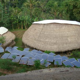 Solární panely zásobují školu elektřinou