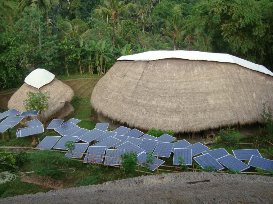 Solární panely zásobují školu elektřinou
