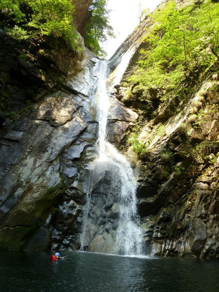 50 metrů nad vodní hladinou