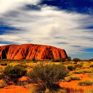 Uluru (Shutterstock.com)