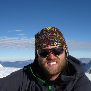 Peru, Nevada Pisco - šátek je nezbytná výbava, která mi pomáhá chránit má sluchadla