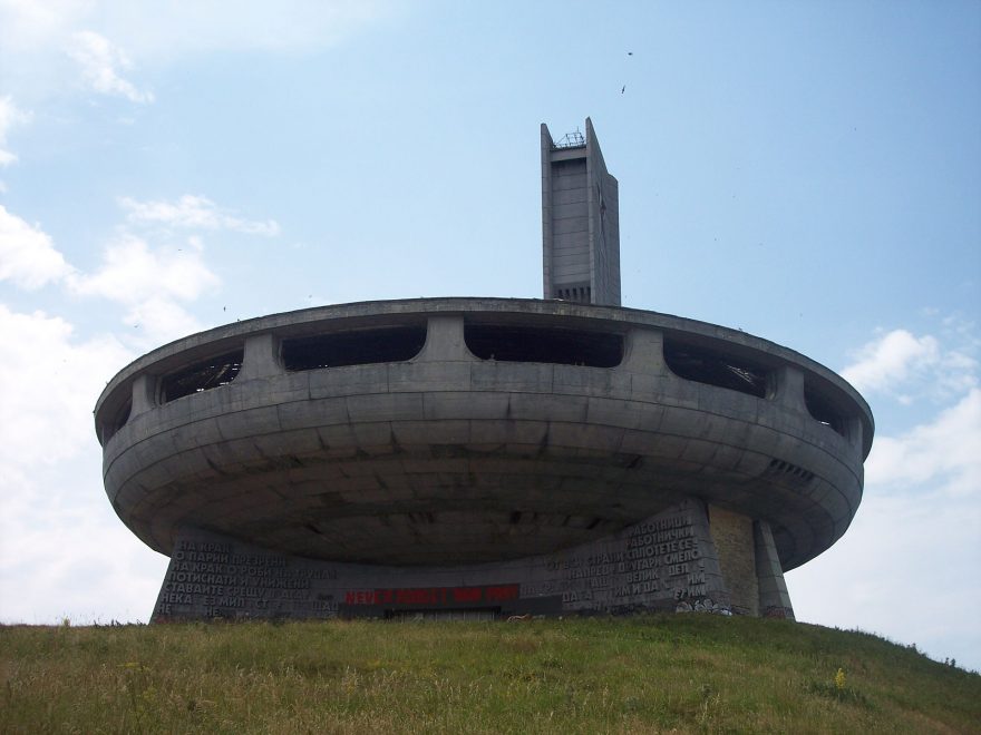 Kolos připomínající Ufo