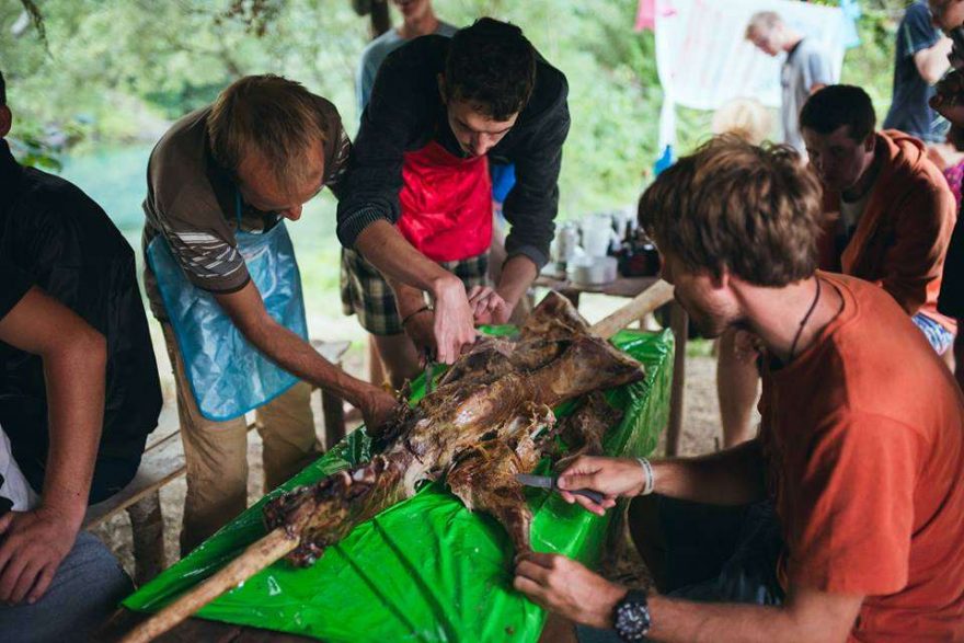 Porcování objednané pečené ovce