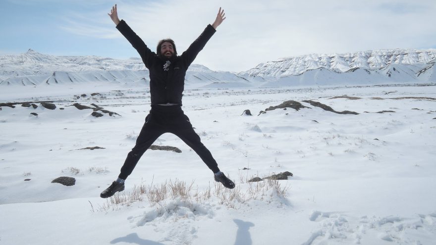 Na cestě z Tabrízu do Teheránu v zasněžených horách v Iránu