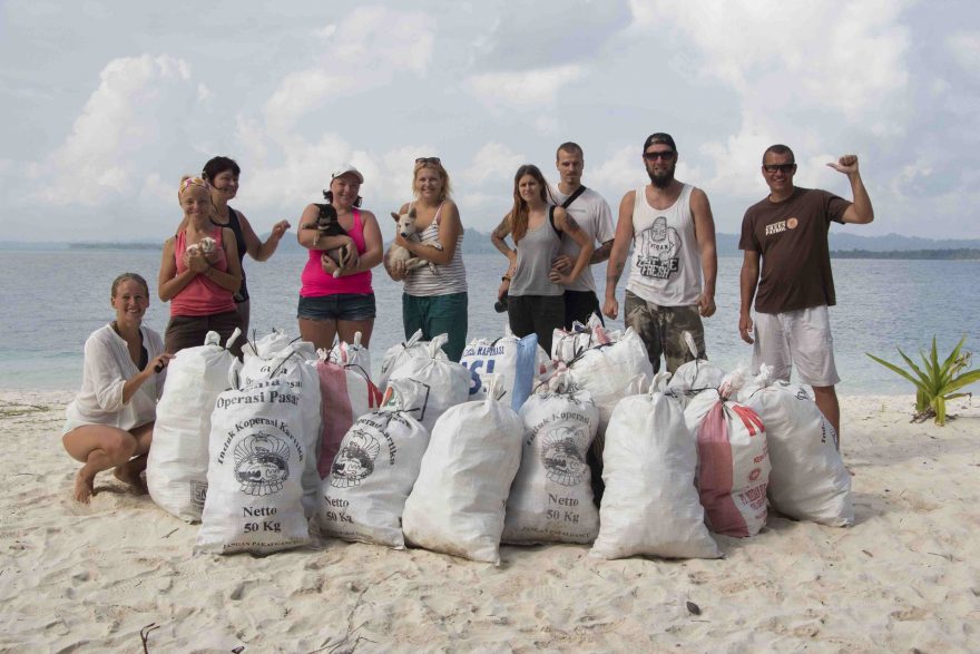 Dobrovolníci na Palau Banyak
