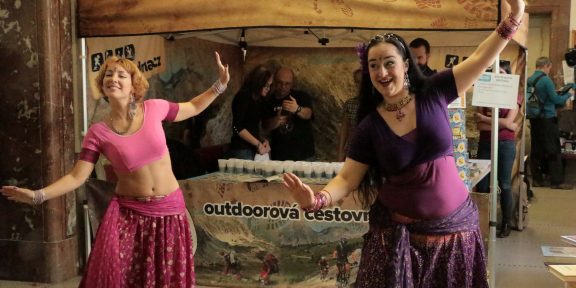ROZHOVOR: S tanečnicí bollywoodského tance a milovnicí indické kultury o životě Indů v Česku