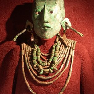 Posmrtná maska Pakala I je jedním z nejčastěji zobrazovaných mayských „šperků“, Mexiko