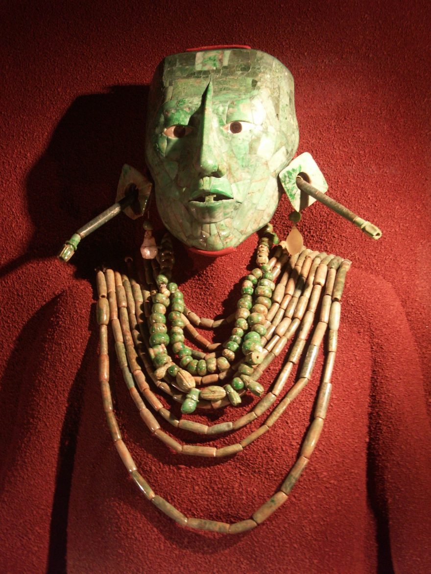 Posmrtná maska Pakala I je jedním z nejčastěji zobrazovaných mayských „šperků“, Mexiko