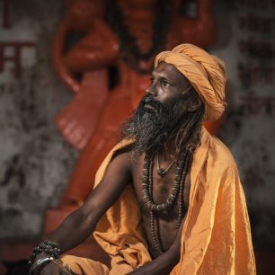 Svaté muže potkáte ve Váránasí na každém kroku