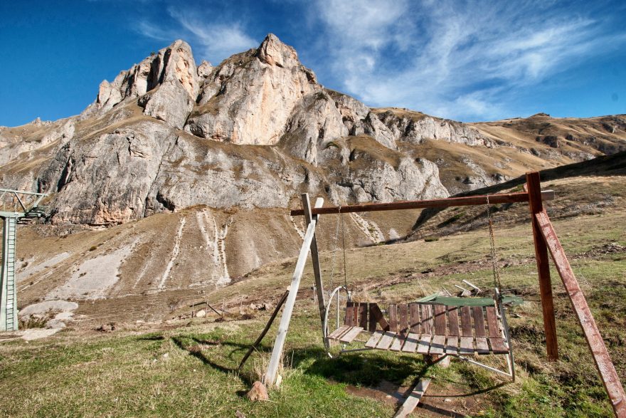 Podmínky pro turisty jsou místy poznamenány neblahou historií, ale mají tendenci se rychle zlepšovat