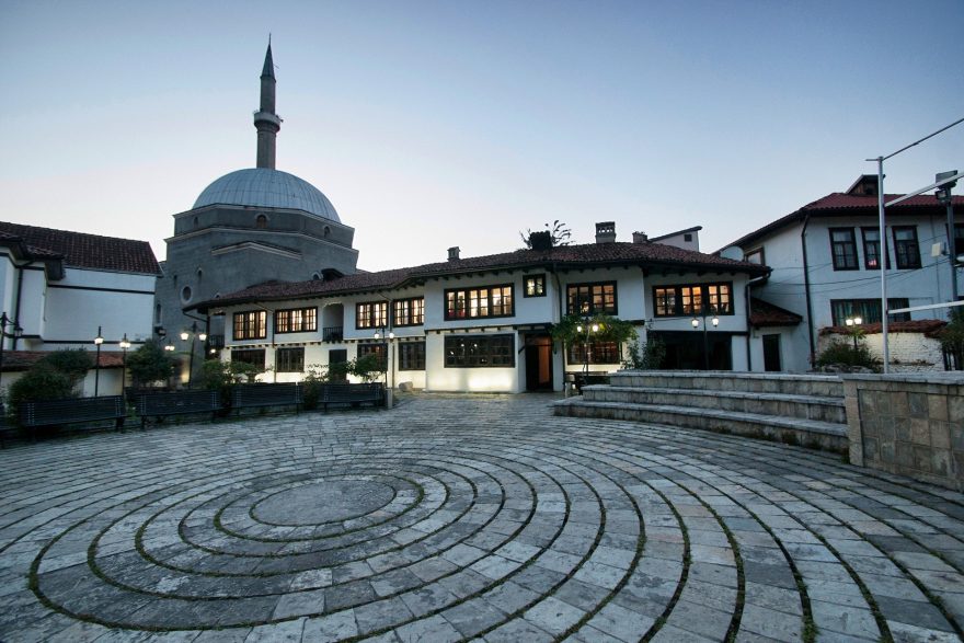 Historické albánské sídlo prozatimní moci a dodržování práv v centru Prizreni, nyní muzeum