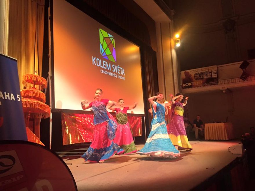 Indicky tanec v podani skupiny Kintari