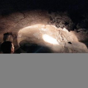 Řada místních jeskyní je přístupná zatím pouze naboso při brodění studenou vodou