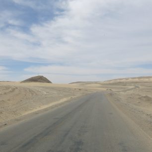 Silnice skrz Taklamakan, Čína