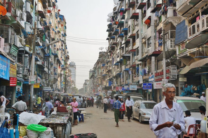 Yangon, nejlidnatější město země, má silný šarm a charisma. Myanmar