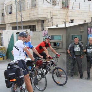 Přechod mezi palestinskou a židovskou čtvrtí v Hebronu, Izrael