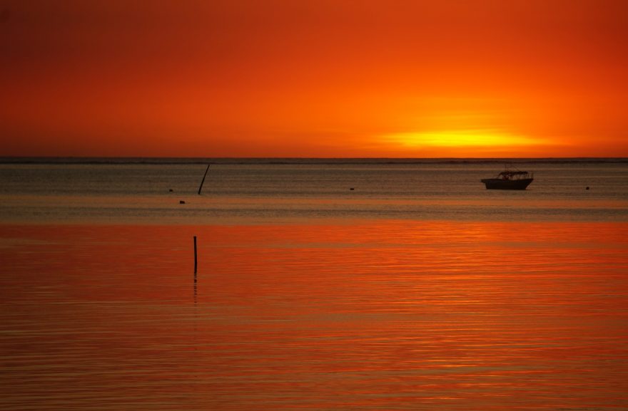 Romantické západy a východy slunce můžete na Fidži pozorovat každý den
