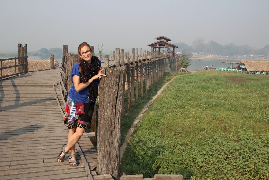 Šéfredaktorka Katka Smolová na U Bein Bridge, Barma, Mandalaj