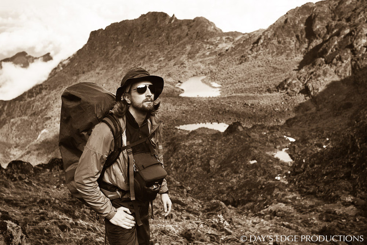 V pozadí je ledovcové jezero u Mt.Speke 