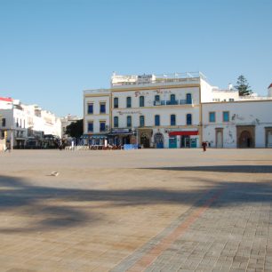 Náměstí při vstupu do historické mediny, Essaouira, Maroko
